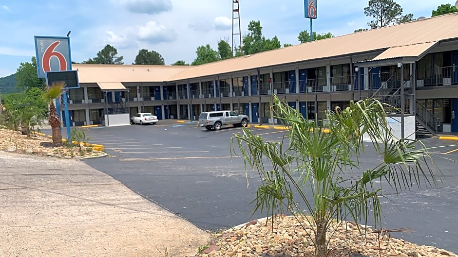 Motel 6 Dalton, GA