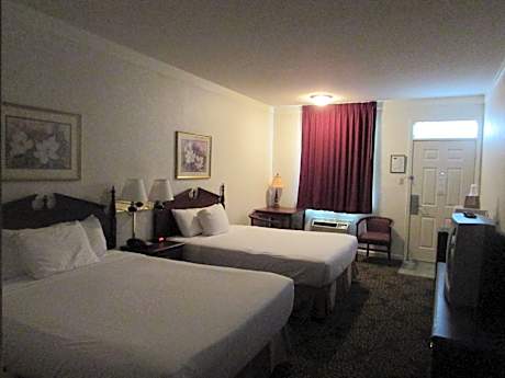 Standard Room with Two Queen Beds