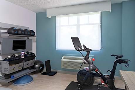 1 King W/Drinks-Snacks