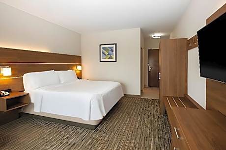 1 King Bed Non-Smoking