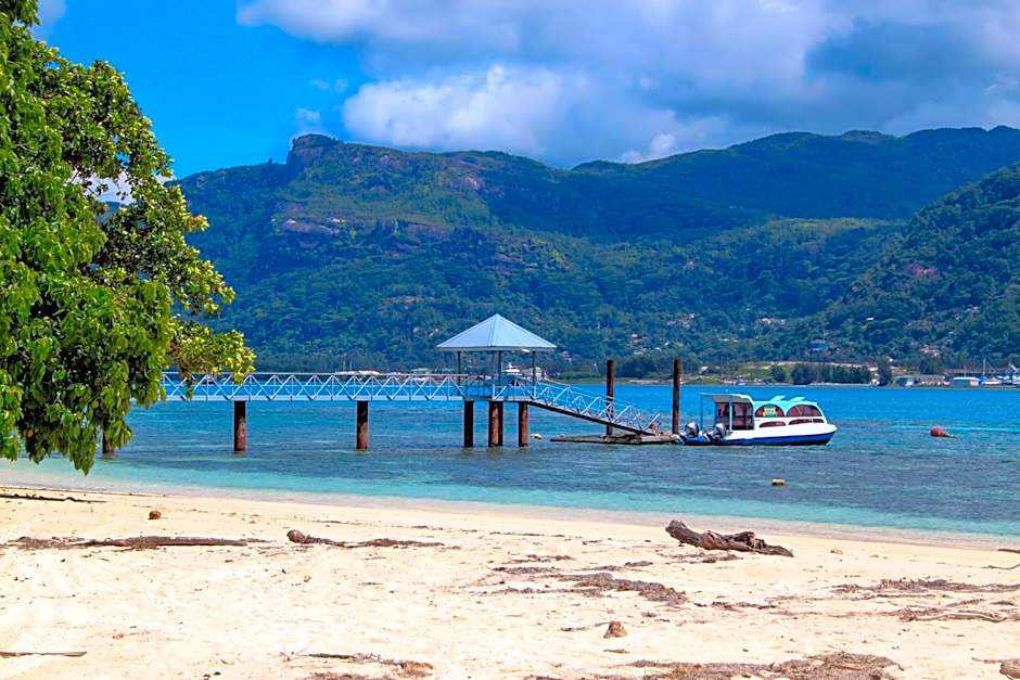 L'Habitation Cerf Island