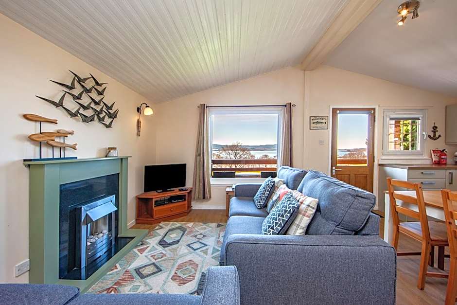 Appin Holiday Homes - Lodges, Shepherds Hut and Train Carriage stays