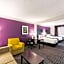 La Quinta Inn & Suites by Wyndham San Antonio Downtown