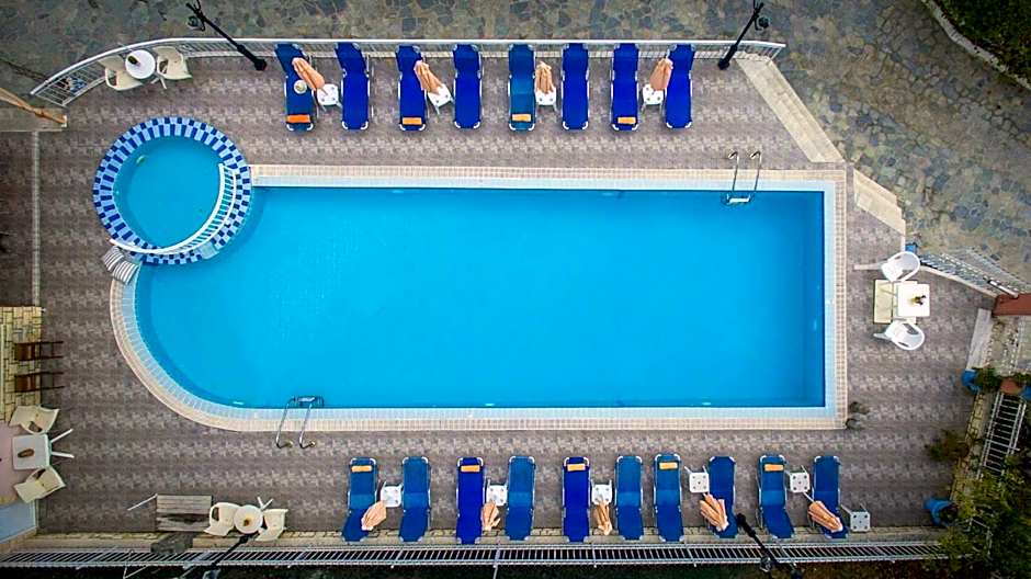 Tsolakis Studios & Apartments