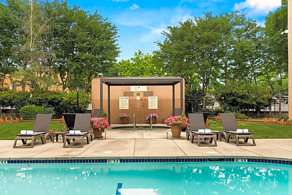 Oxford Suites Redding