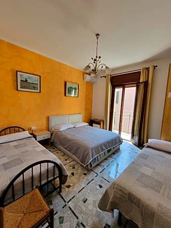 Quadruple Room with Private External Bathroom