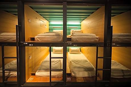 Capsule Female (Check-In between 0800 - 1900 (12 hours stay)