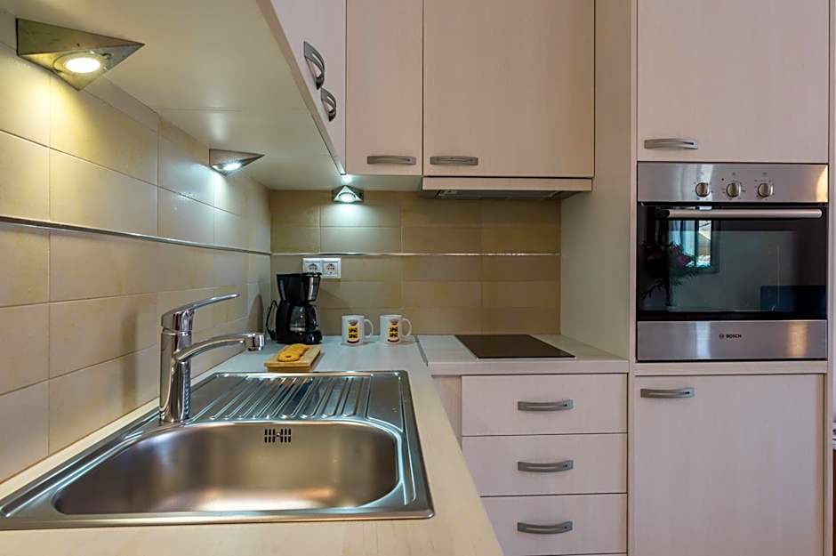 Rouchotas Apartments