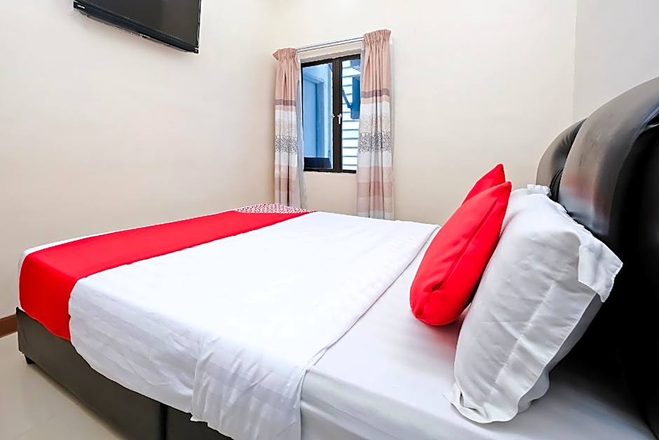 OYO 714 Arina Hotel