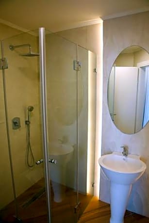 Classic Room - Check out at 11 AM