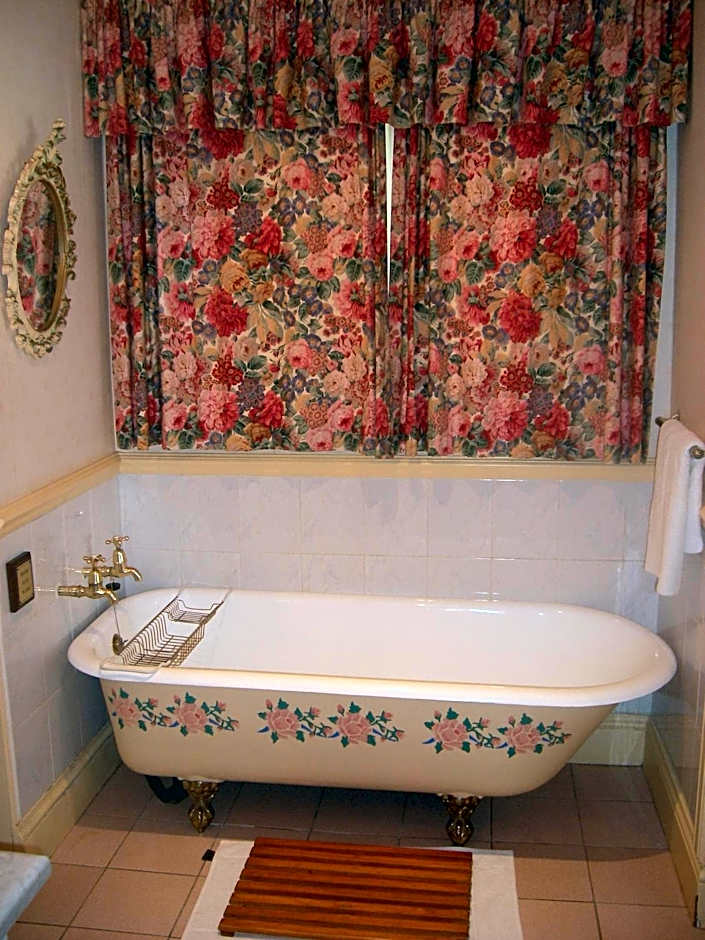 Sherwood's Country House