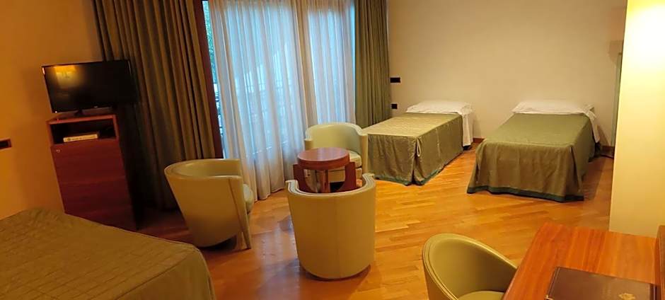 Photo 1 of 1 of Quadruple Room