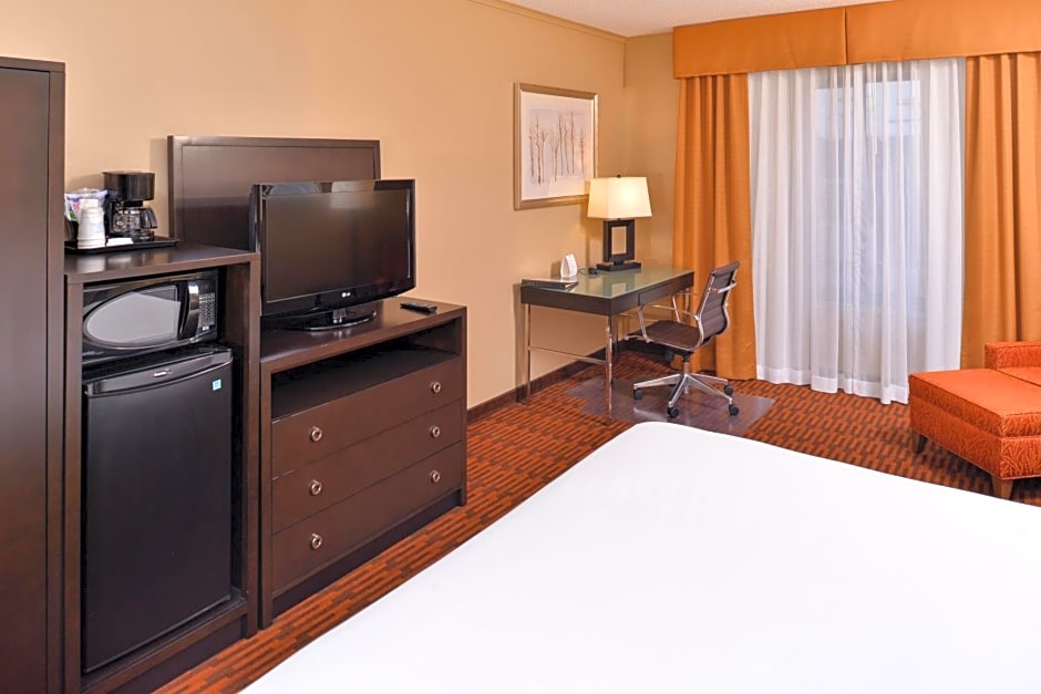 Holiday Inn Express Breezewood