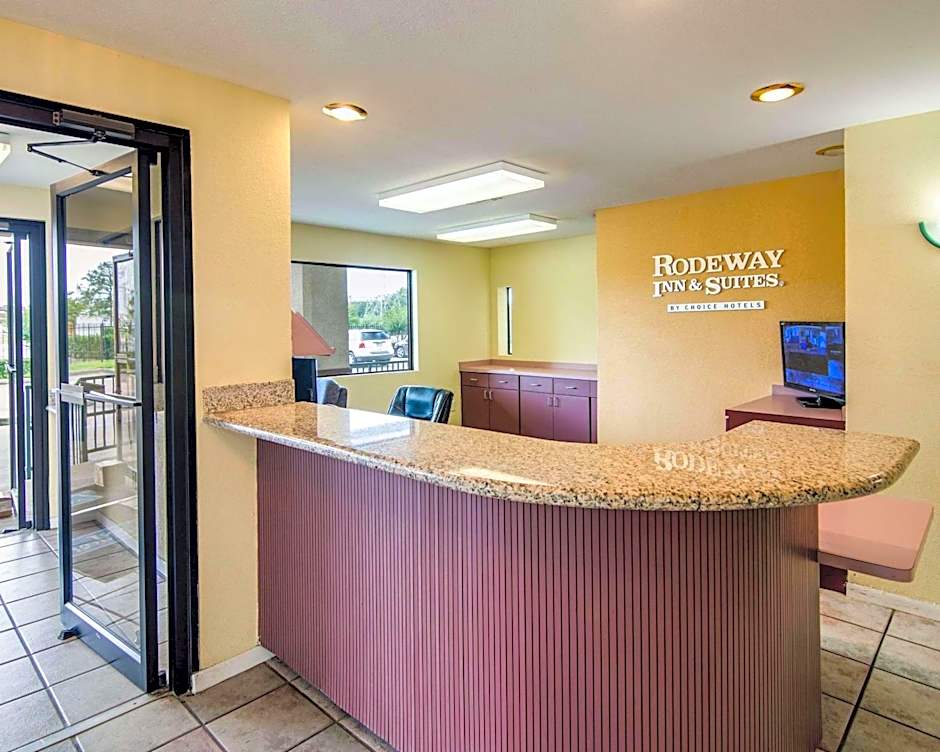 Rodeway Inn & Suites Hwy 290 Nw