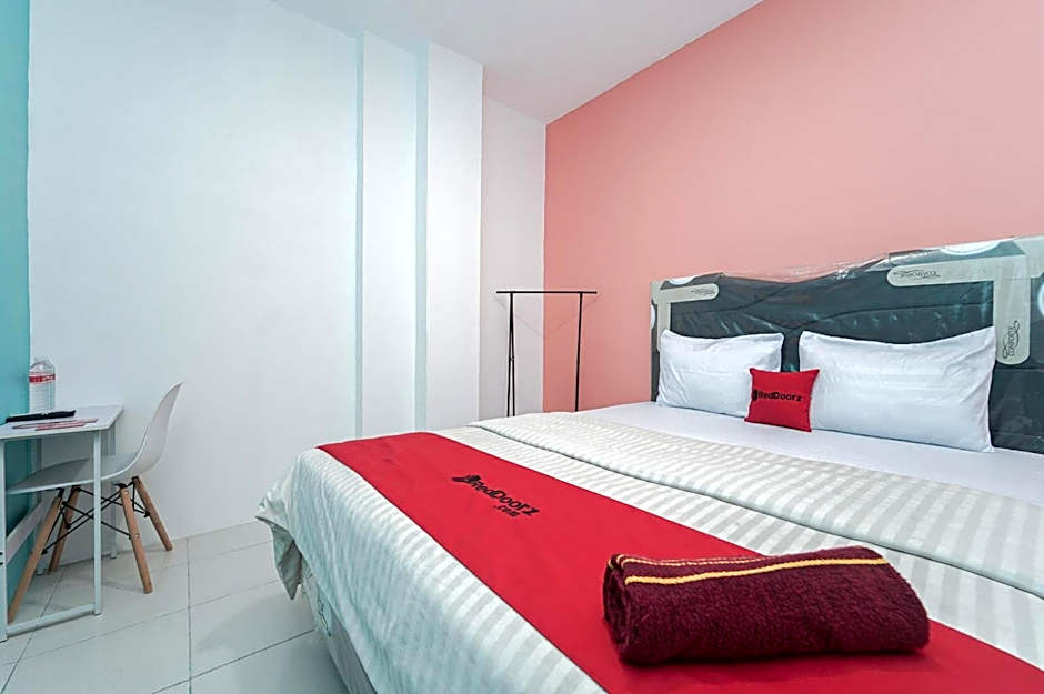 OYO 779 Mn One Residence Syariah Near ITC Cempaka Mas Near Kalbe Farma