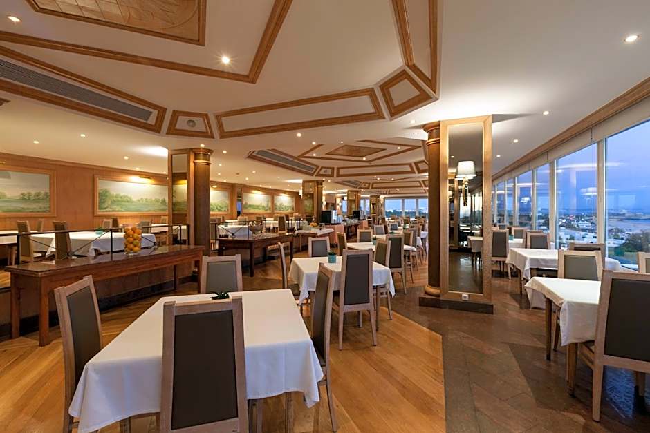 Carcavelos Beach Hotel