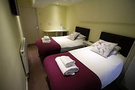 Twin Room with Shower