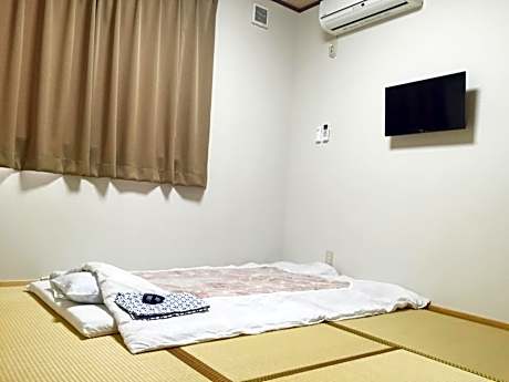 Japanese Style Twin Room with Shared Bathroom