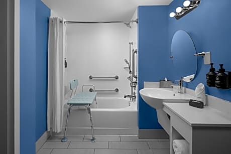 Standard King Room with Mobility Accessible Tub