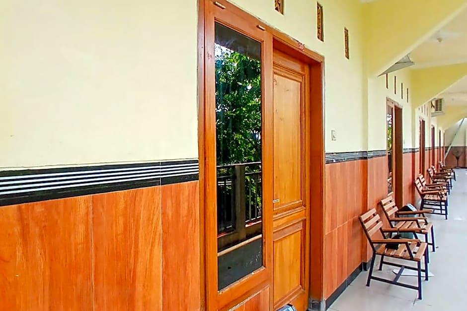 RedDoorz @ Dien Homestay Syariah Alun-alun Pasuruan