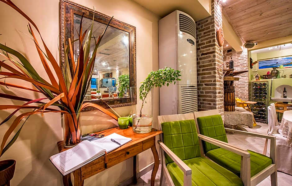 Koukounaria Hotel & Suites