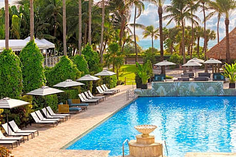 Kimpton Surfcomber Hotel by IHG