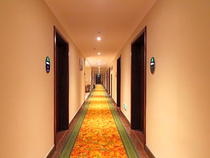 GreenTree Inn Zhenjiang Jurong Yalong Business Hotel