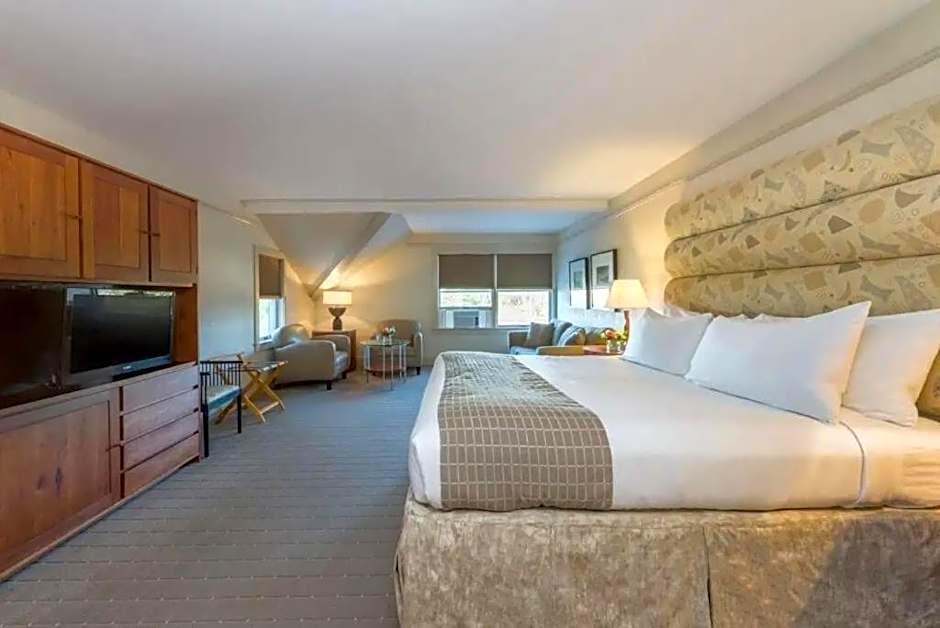 The Breakwater Inn & Spa