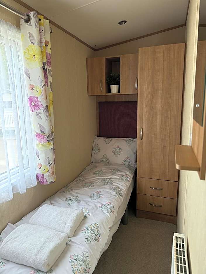 Hot tub retreat at Tattershall Lakes