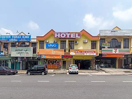 OYO 44072 Mines Cempaka Hotel
