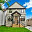 Stylish 2-Bedroom Apartment In Downtown Windsor