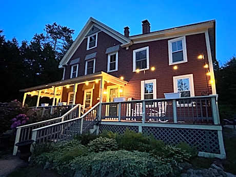 The Aurora Inn & Cottages