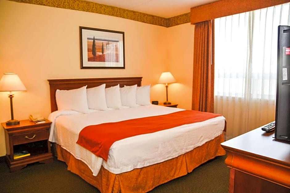 Country Inn & Suites by Radisson, London South, ON