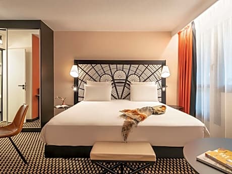 Family Suite with 1 King-Size bed and 1 Sofa bed - High floor