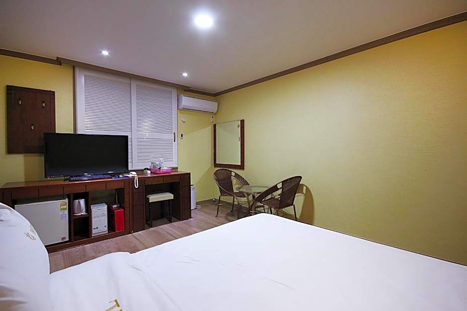 Happy Q Motel