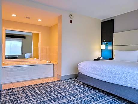 King Suite with Jacuzzi - Non-Smoking