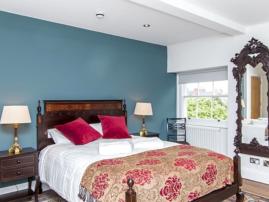 3 Berkeley Square Guesthouse