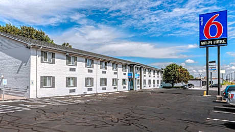 Motel 6-Wichita, KS