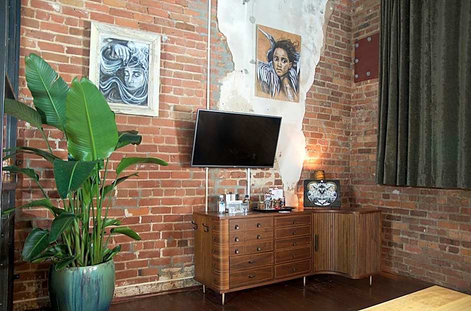 The Old No. 77 Hotel & Chandlery