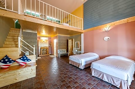 FAMILY ROOM CONNECTING