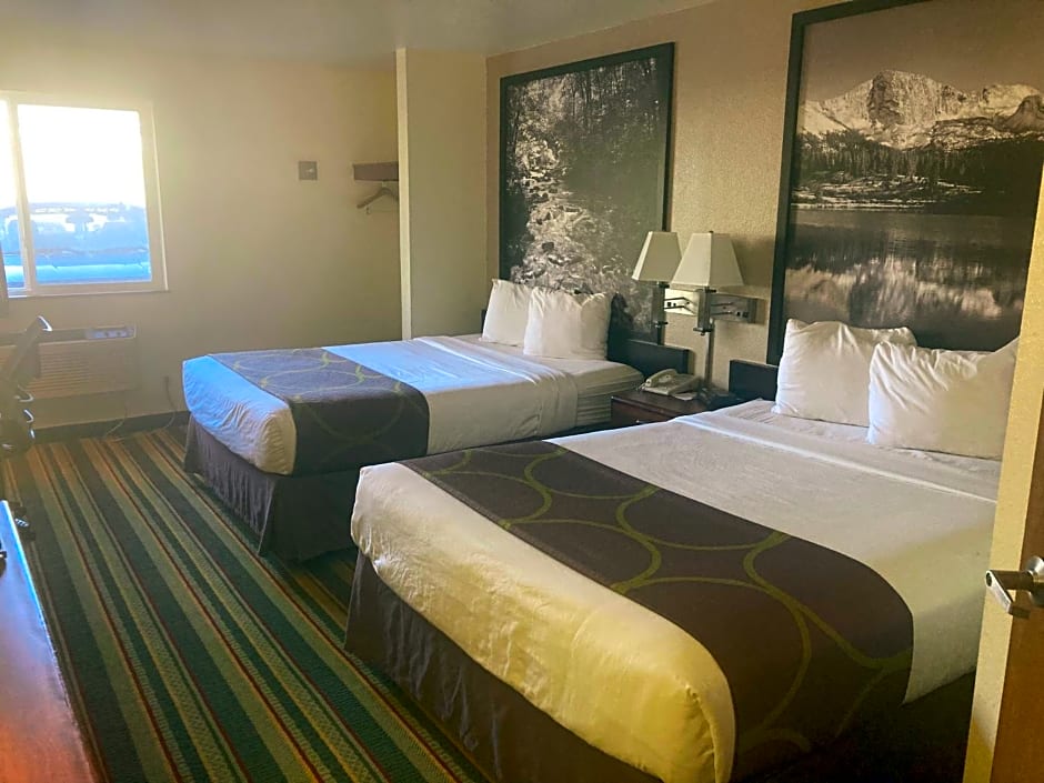 Super 8 by Wyndham Windsor