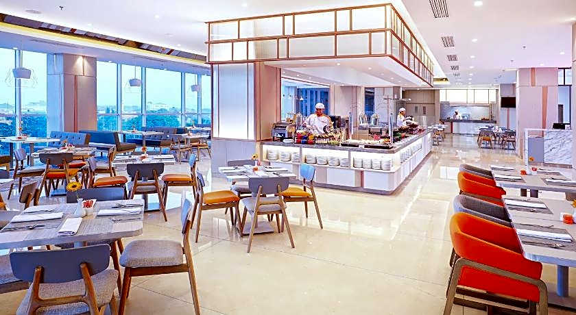 HARRIS Hotel & Conventions Bundaran Satelit Surabaya