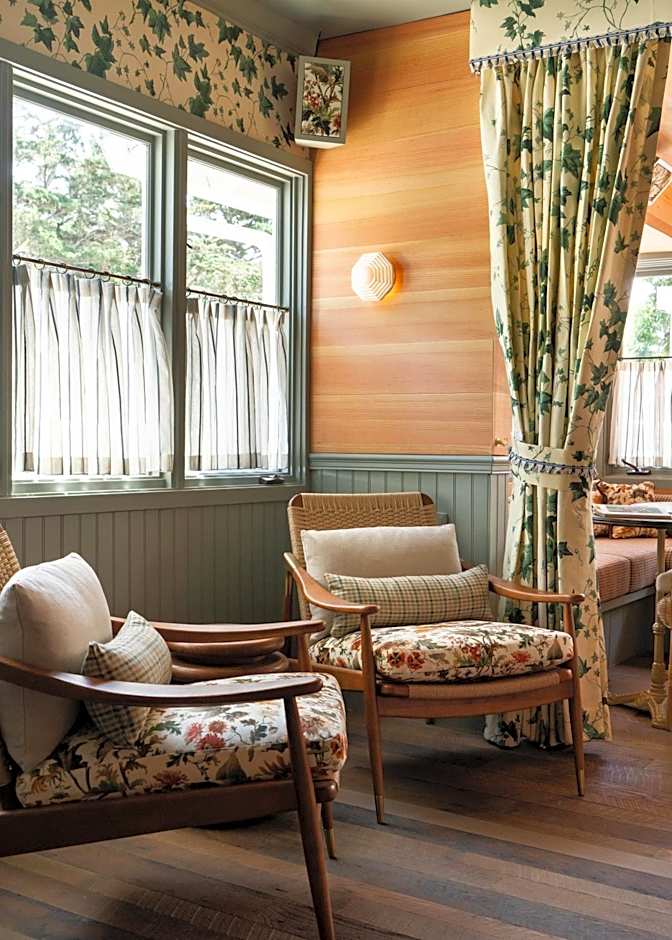 Le Petit Pali at 8th Ave