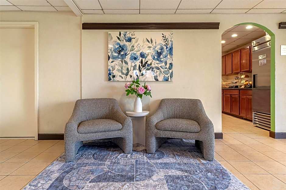 Sure Stay Hotel by Best Western East Brunswick Inn