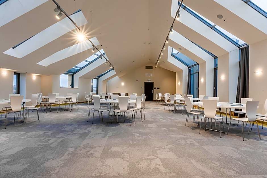 Akeah Verdi Budapest