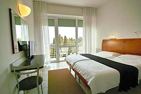 Standard Double Room with  Sea View and Balcony
