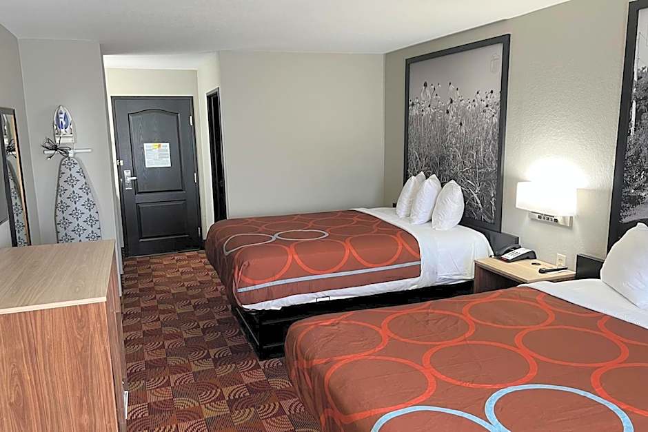 Super 8 by Wyndham Lake of the Ozarks