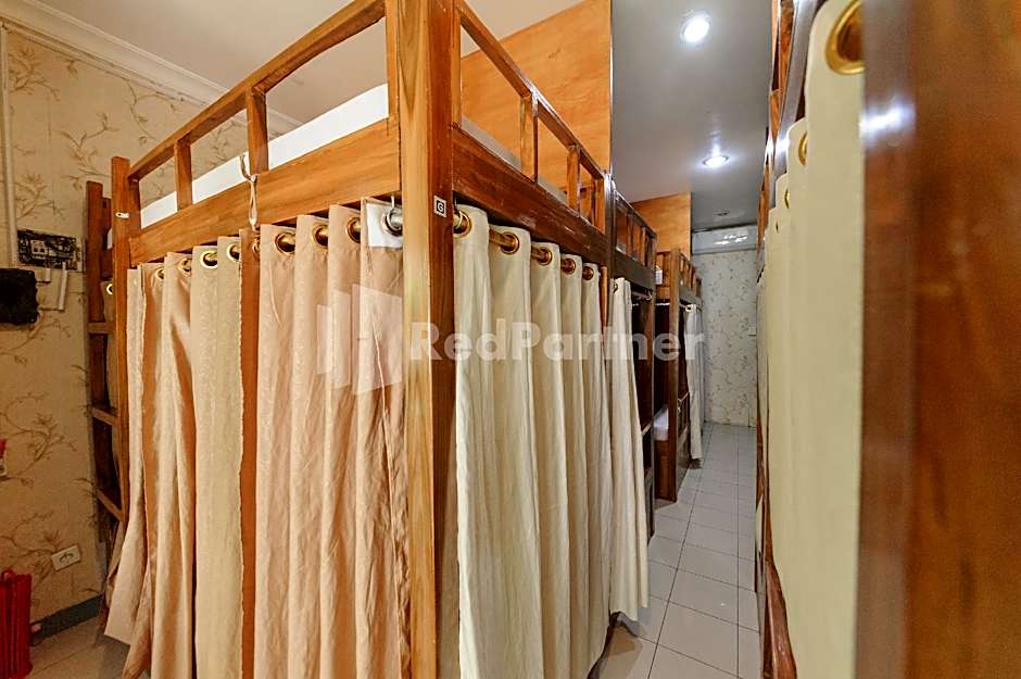 Shooting Star Hostel Kuta RedPartner (Mixed Dormitory)