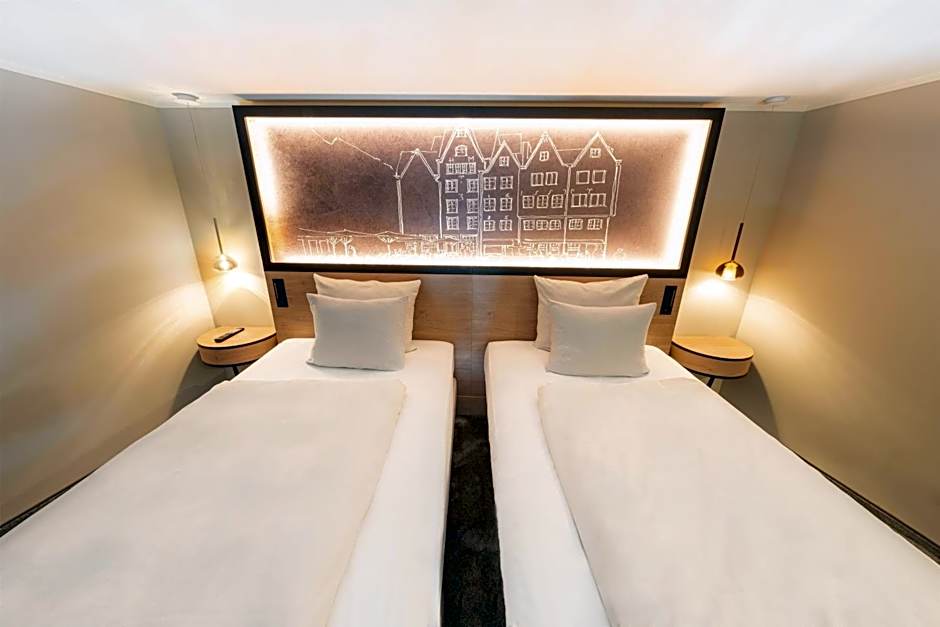 Wasserturm Hotel Cologne, Curio Collection by Hilton