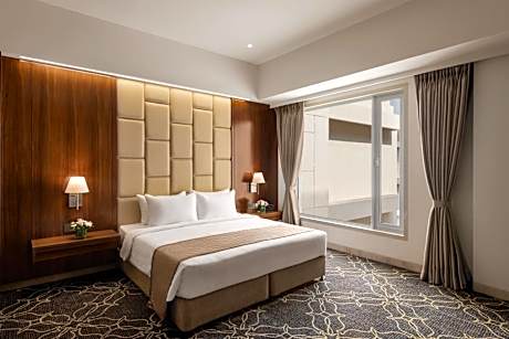 Junior King Suite (Non-Smoking) - Book & Unlock Exclusive Discounts